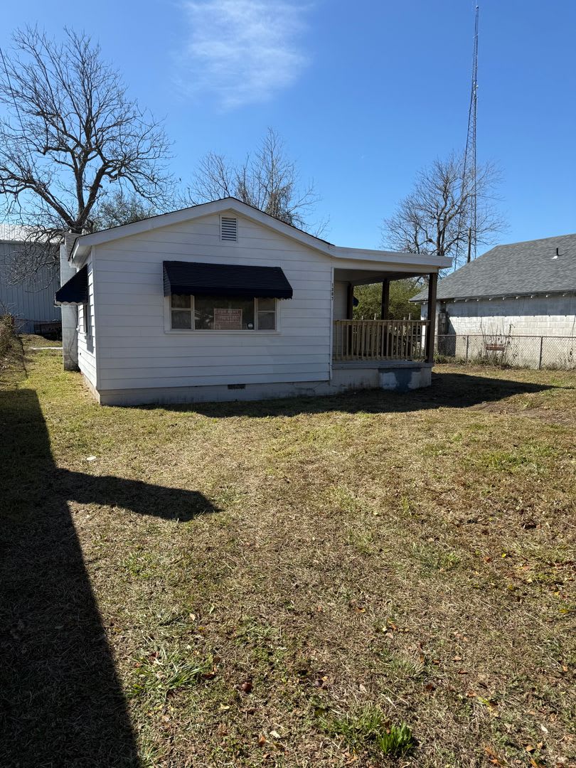 2 bedroom home in Historic Downtown Walking District of Morehead City with fenced in yard – photo 1