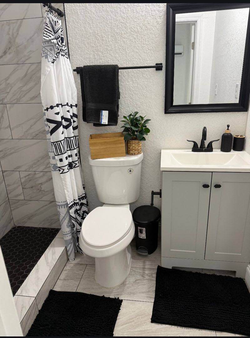 Efficiency in Lehigh ALL UTILITIES INCLUDED!!! – photo 2