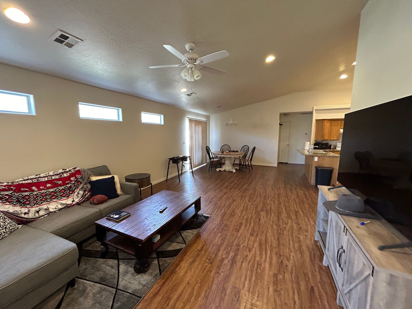 Available 10 10 26 Great 3 Bedroom Town Home For Rent – photo 4