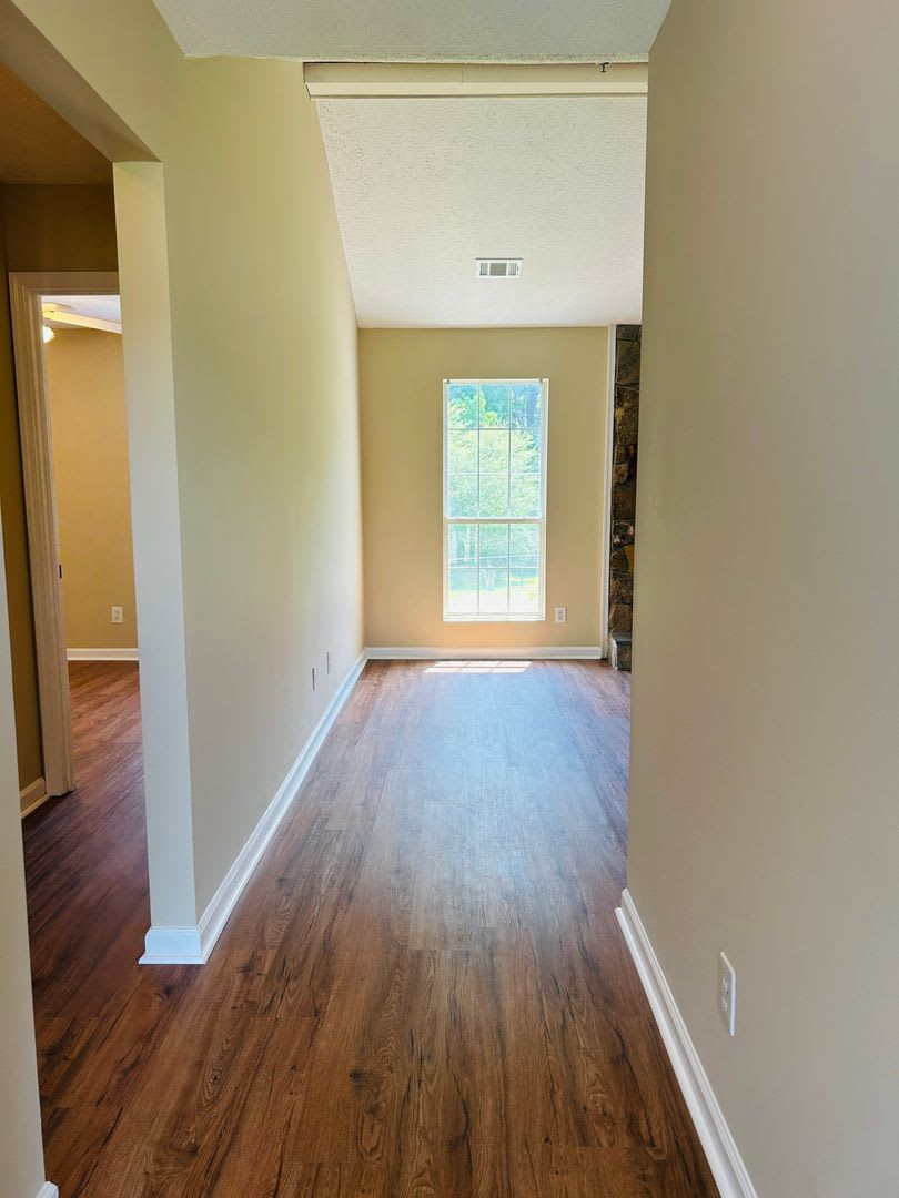 Welcome Home! Adorable 3 bedroom 2 full bathroom home in Newnan! Must see! – photo 5