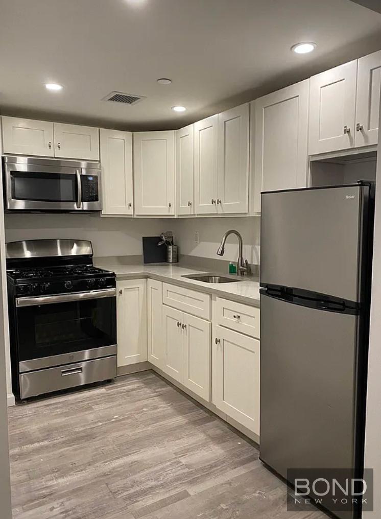 433 West 53rd Street – photo 4