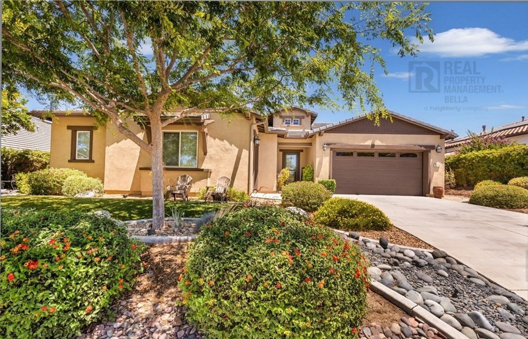 Beautiful Winchester Home with Open Floor Plan, Office &amp; Solar – photo 3