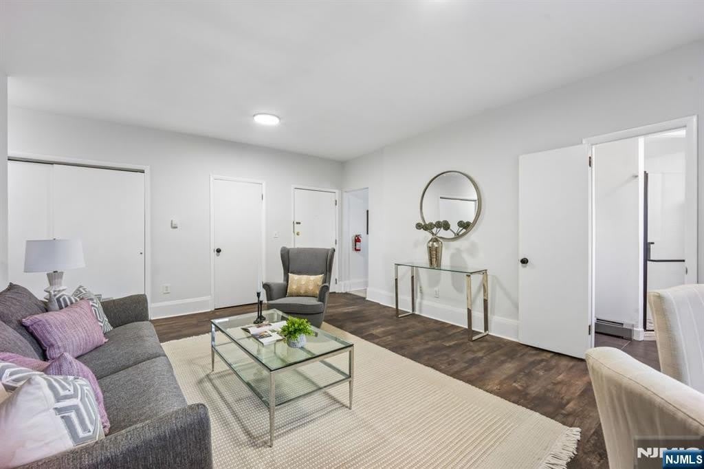 44 Gates Avenue – photo 5