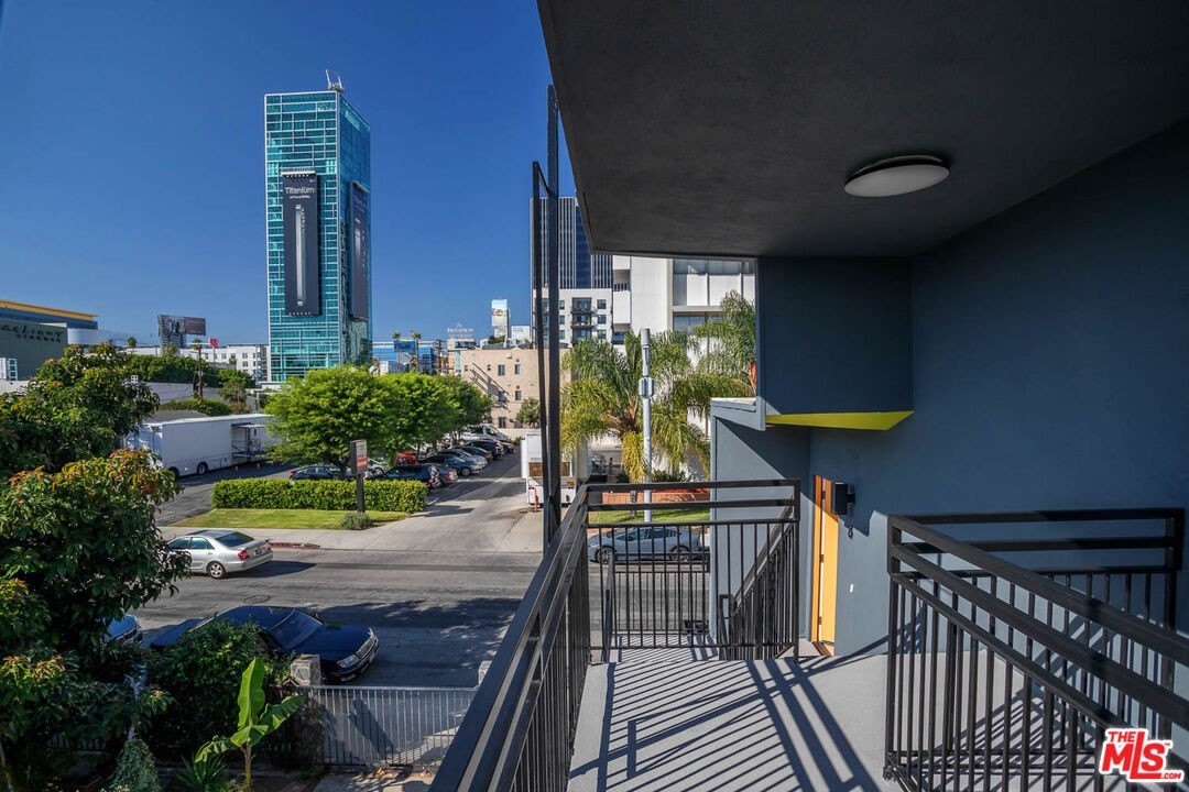 6244 De Longpre Ave – photo 5
