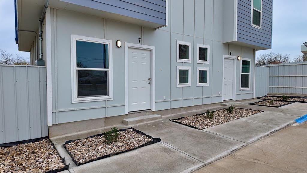 416 J R Rodriguez Dr – photo 1