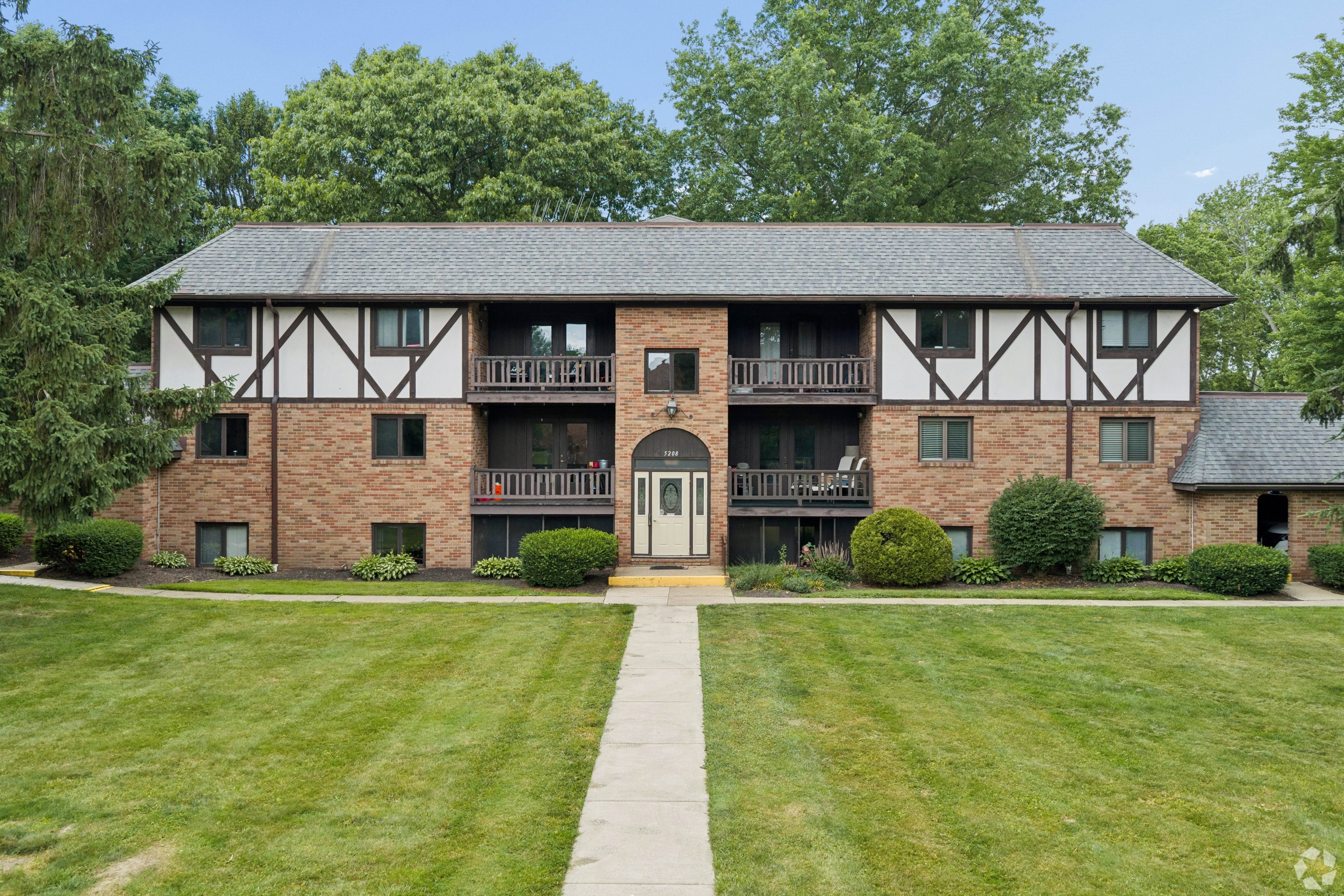 Carriage Hill Apartments – photo 3