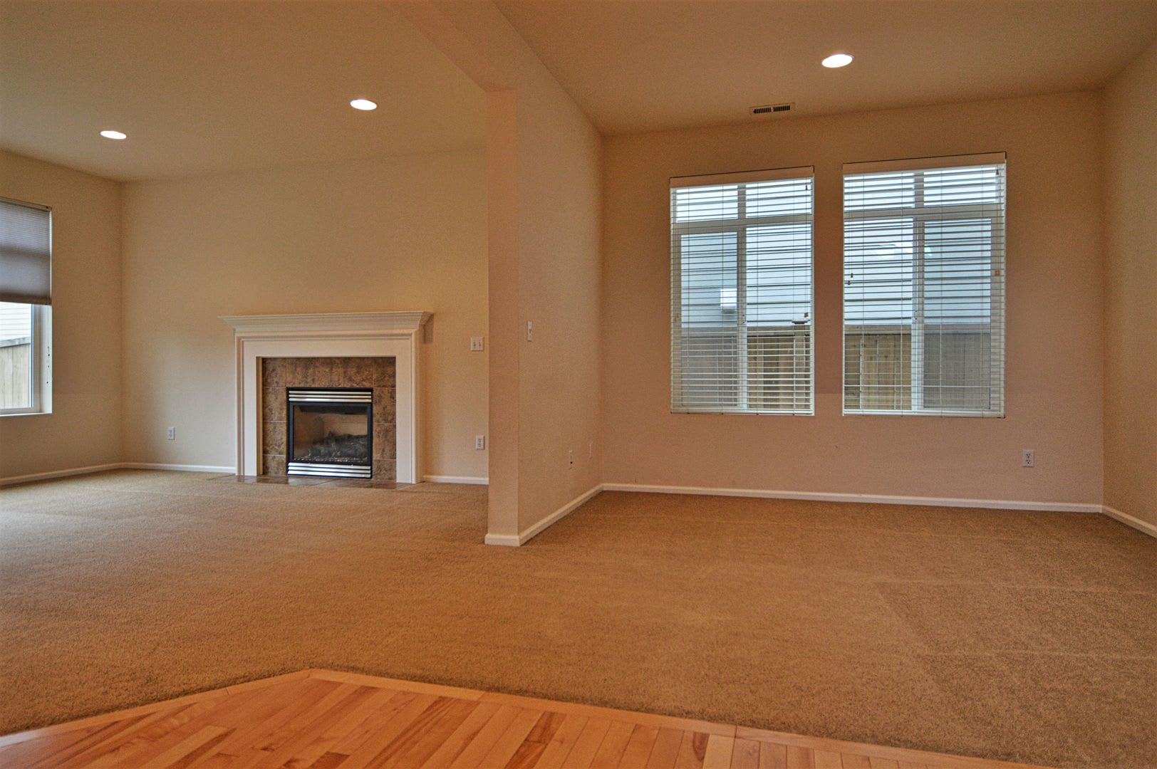 Nice 3 Bedroom plus den – photo 2