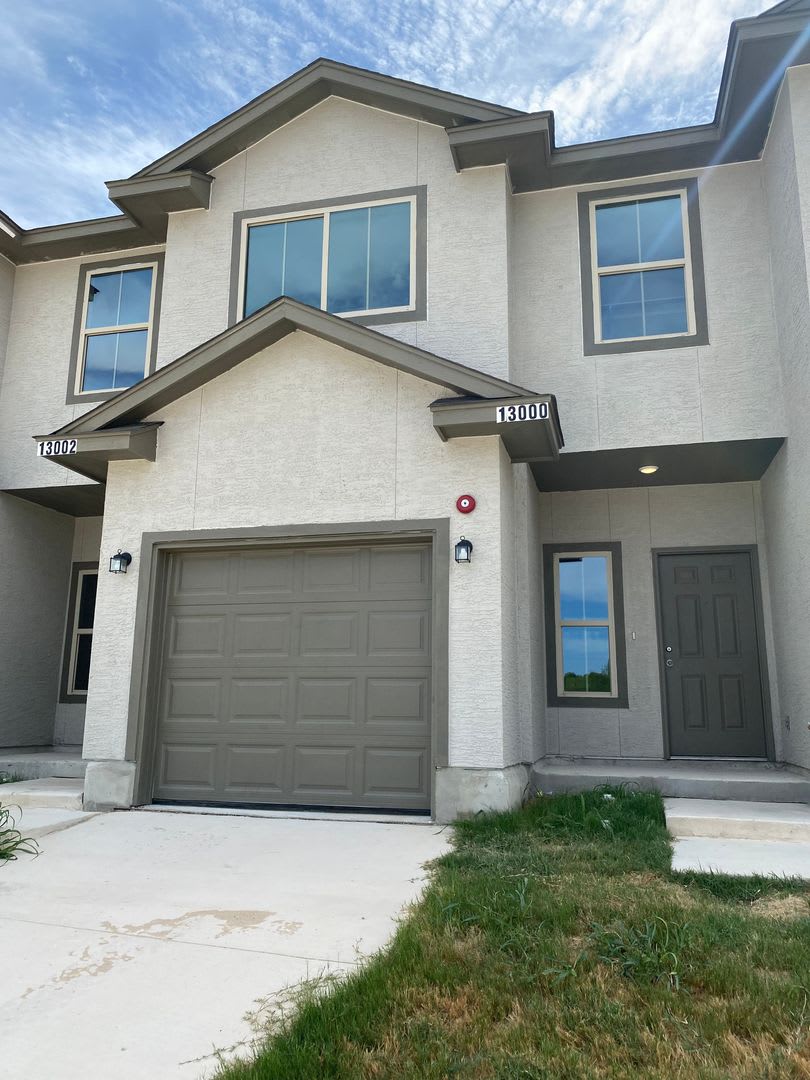Charming 3 Bedroom Townhome Near I-35 &amp; Randolph AFB – photo 2