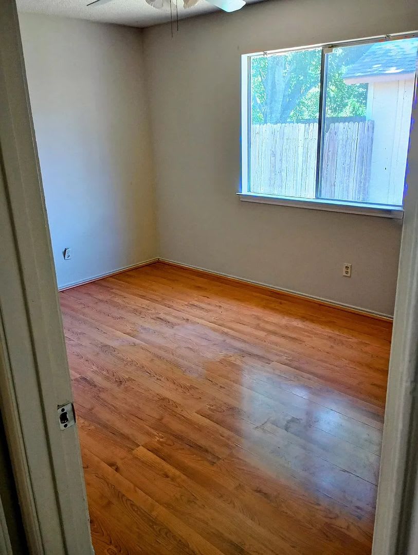 Room in 2 Bedroom Home in San Antonio – photo 4
