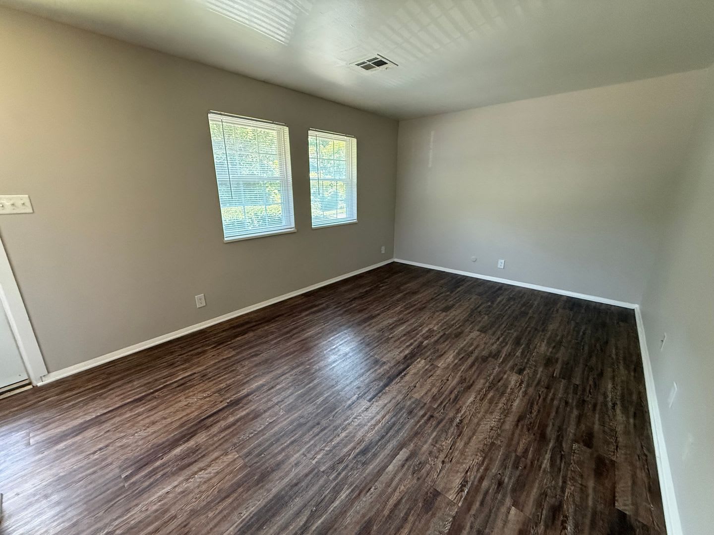 One bedroom bungalow with all-in-one washer/dryer – photo 3