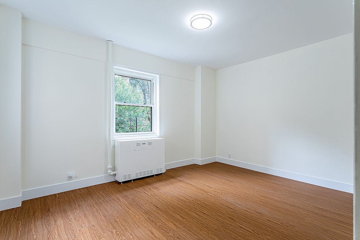 6 Fordham Hill Oval – photo 5