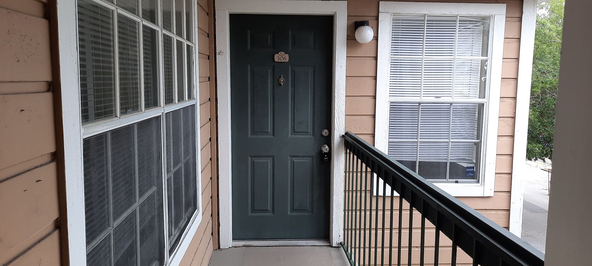 Stylish 2-Bed, 2-Bath Condo with Resort-Style Amenities in the Heart of Orlando! – photo 2