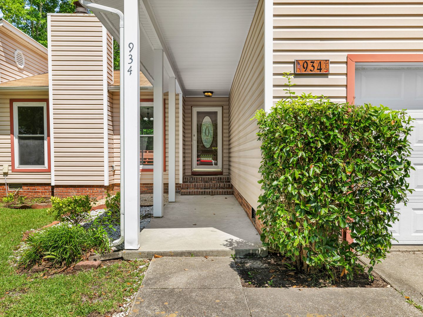 Home in Cul-De-Sac – photo 3