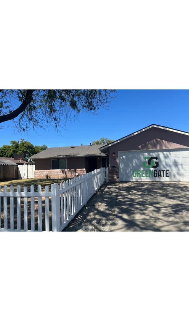 3 BEDROOM 2 BATH MOVE IN READY IN MODESTO!! – photo 1