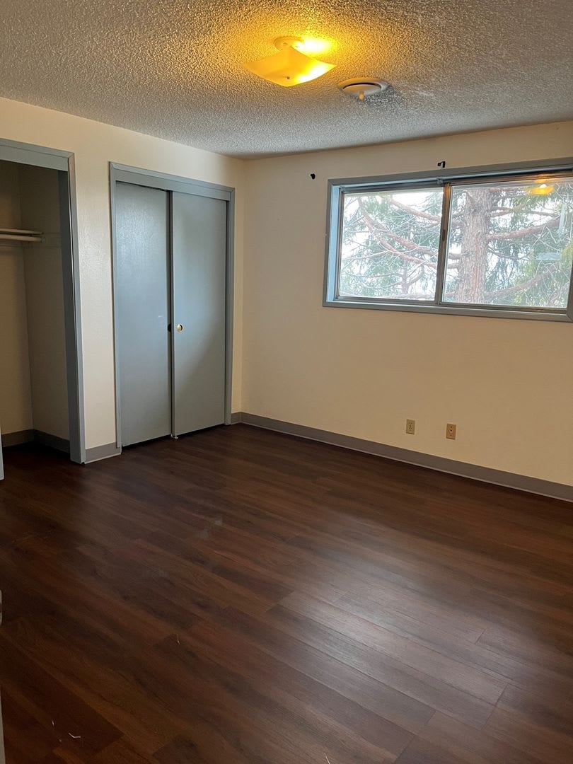 2 Bedroom, 1 Bathroom Upstairs Apartment – photo 4