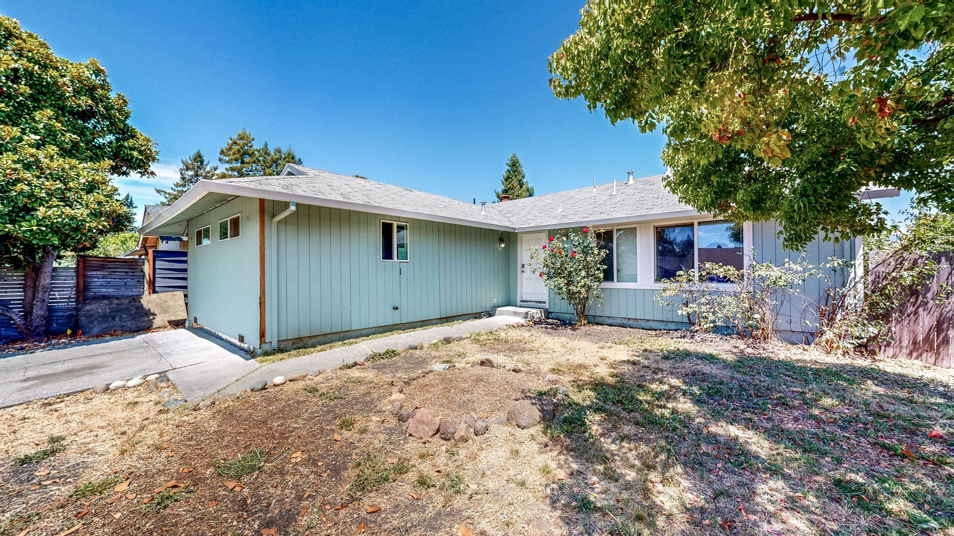 Charming 3 Bedroom and 2 Bathroom Single Family Home with Large Enclosed Backyard! – photo 3