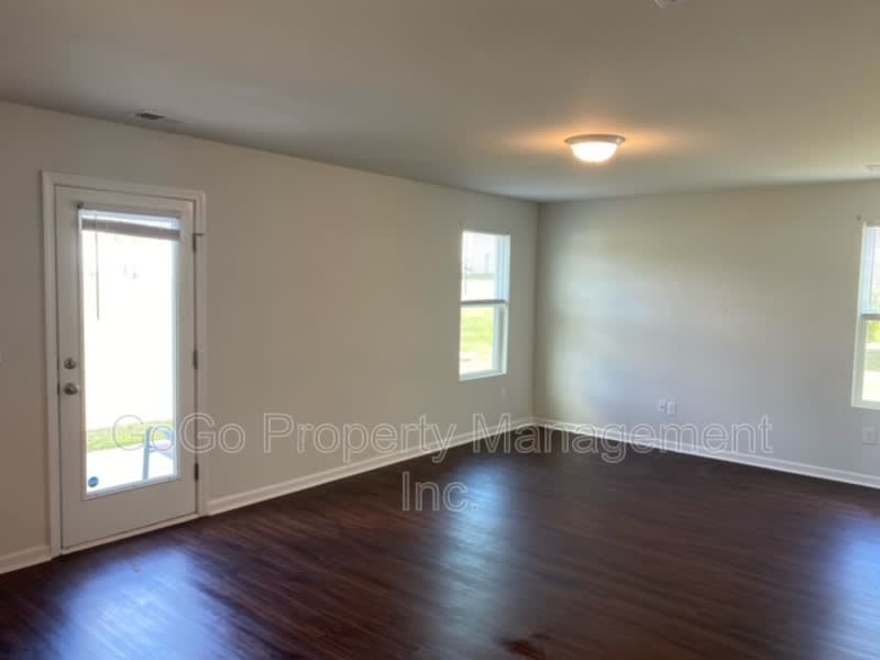 811 Millsgrove Court – photo 5