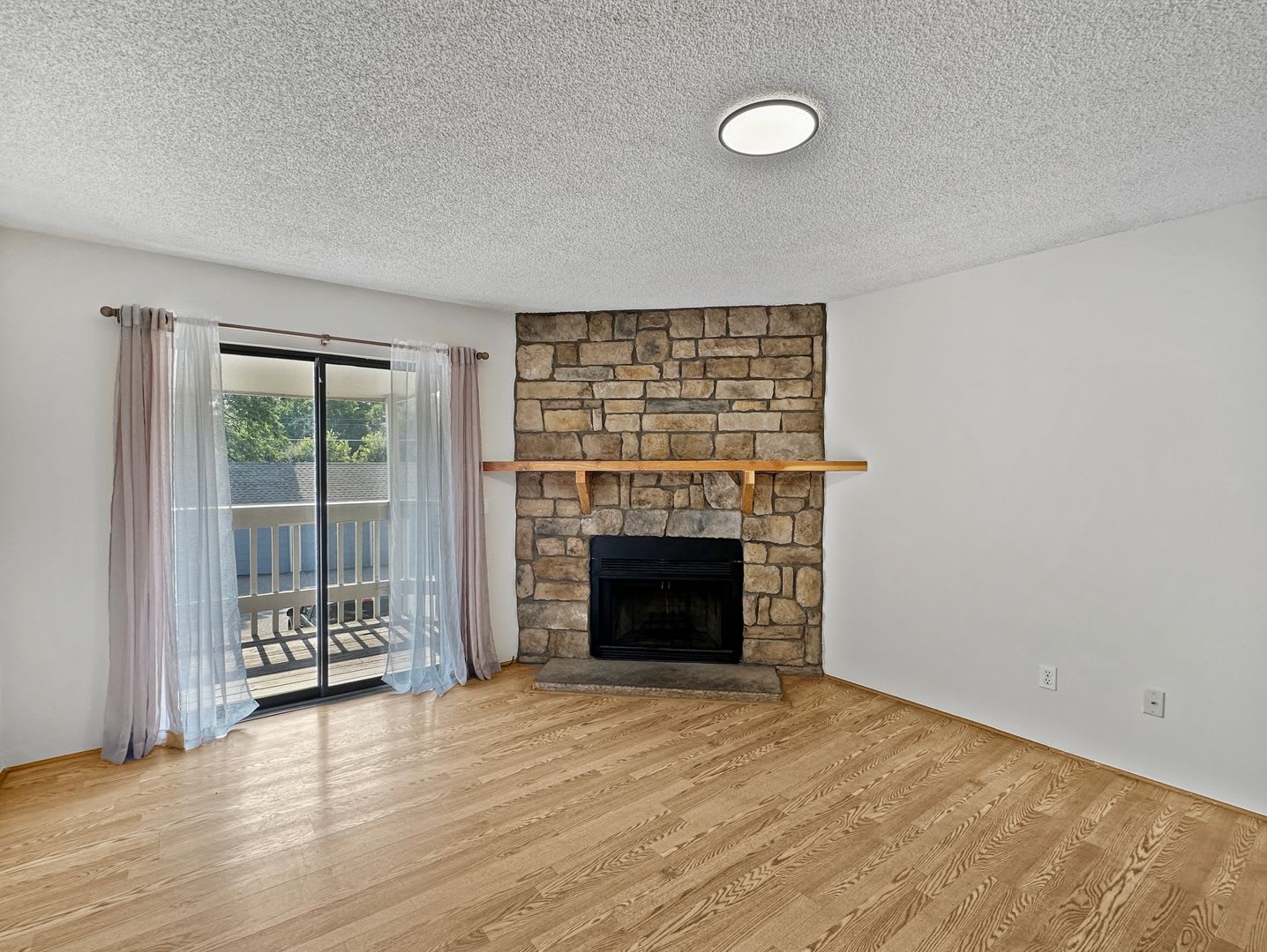 Charming 2-Bedroom Condo in Prime Location – photo 3