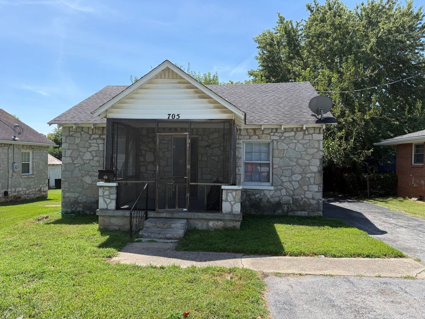2 Bed/1 Bath House *Water Included* – photo 1