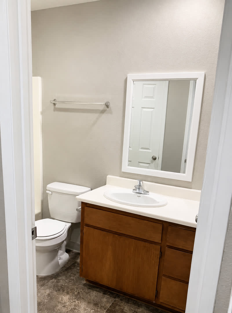 2 Bed 1 Bath L Enclosed Backyard Garage In Unit W D Hookups – photo 4