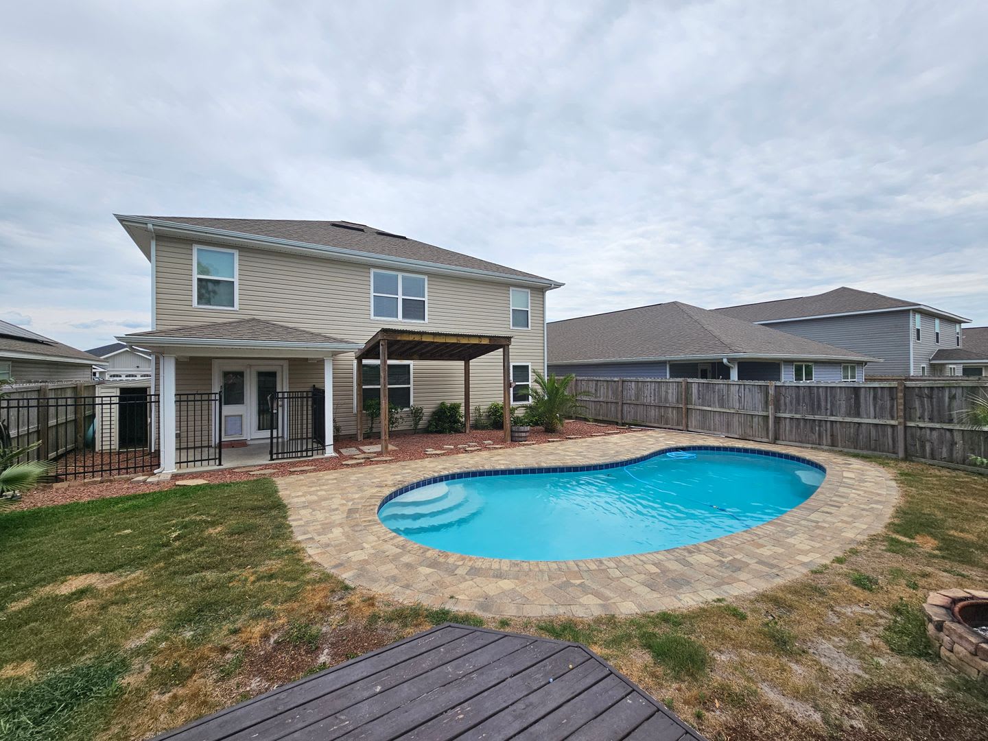 Spacious 5Bed/3Ba Home w/Private Pool! – photo 2
