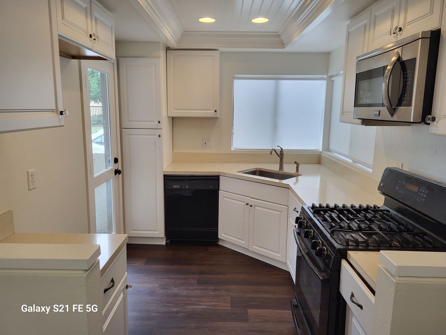 Beautiful Condo: 3 bed 2 Bath, located in Irvine-Woodbridge community, with a park, playground and pool – photo 2