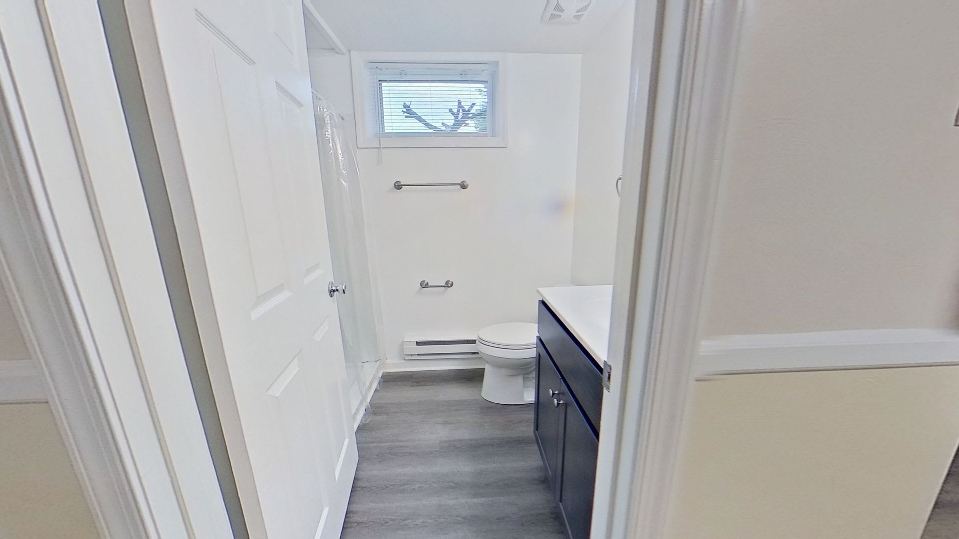 New Renovated One Bedroom Apartment – photo 2
