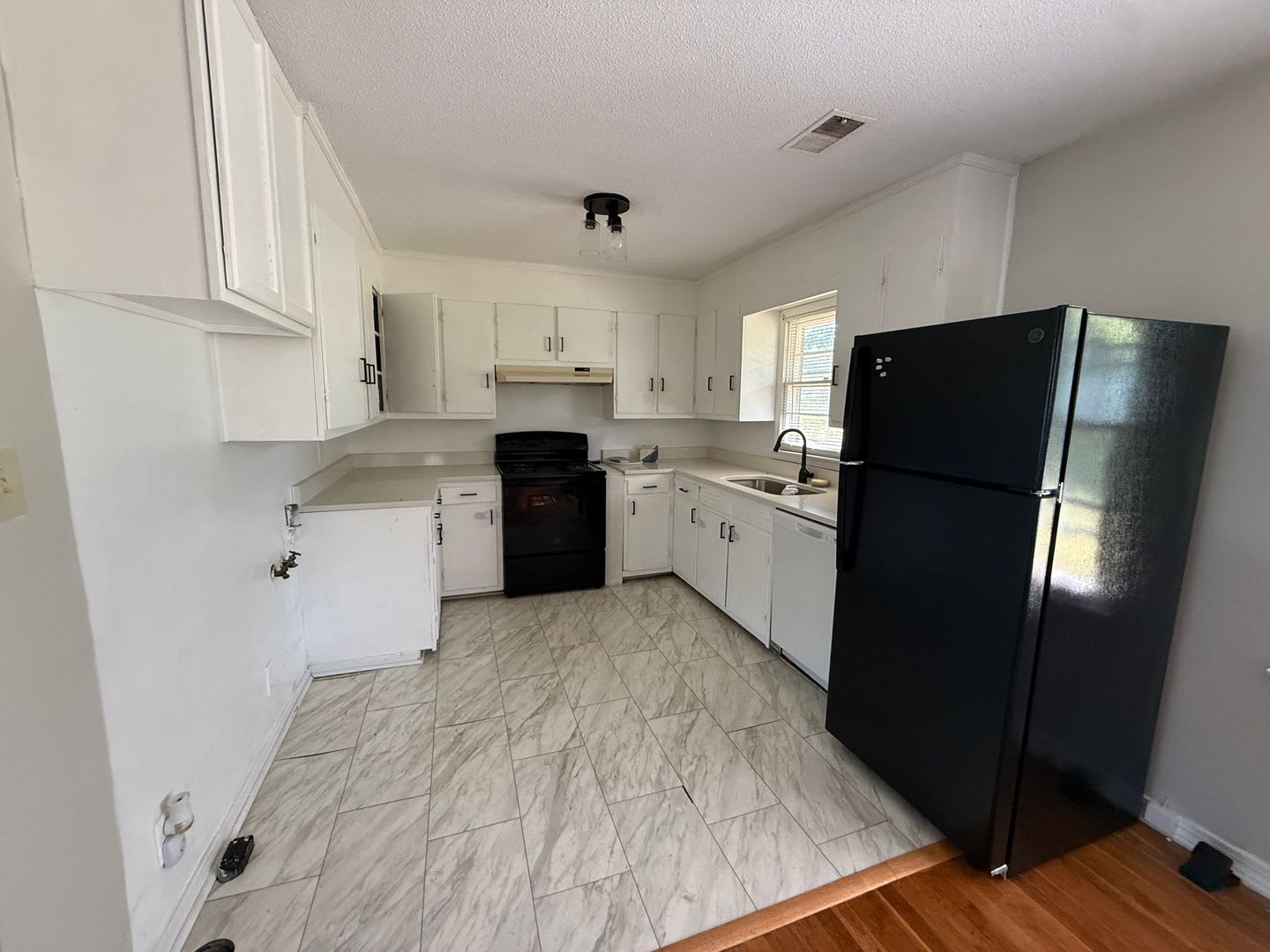 Now Available Charming 3 Bedroom 1 Bathroom Home In Muscle Shoals Al – photo 2