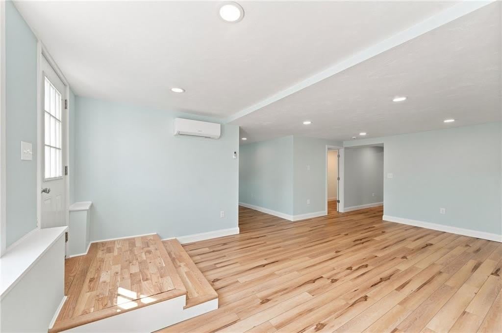 16 Grace Avenue – photo 3