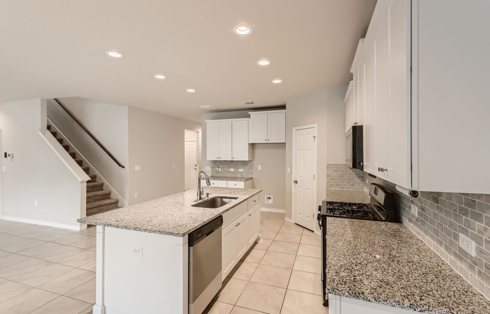 Beautiful Home In A Gates Community – photo 5