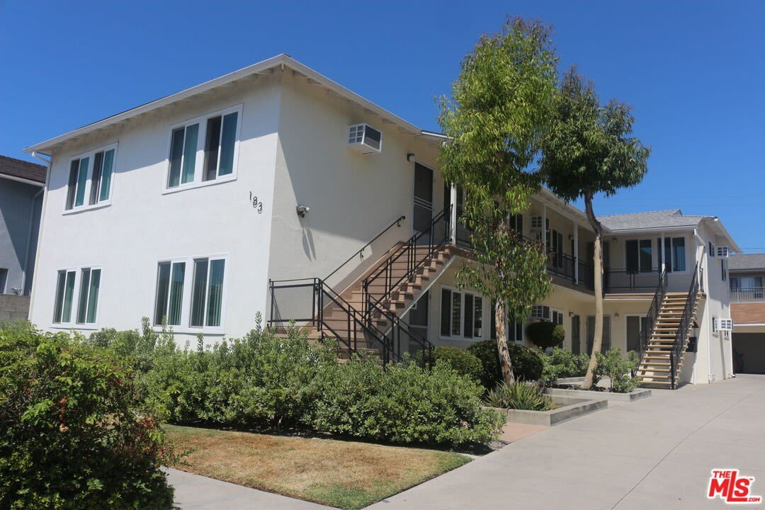 183 W Elmwood Ave – photo 3