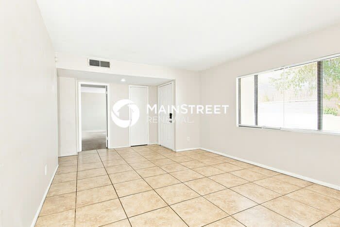 6425 West Oregon Avenue – photo 3