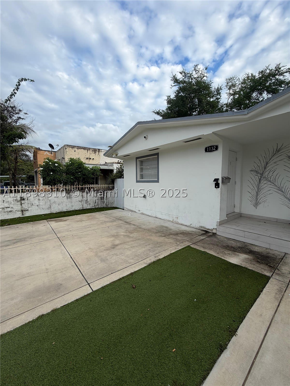 1132 NW 38th St – photo 1