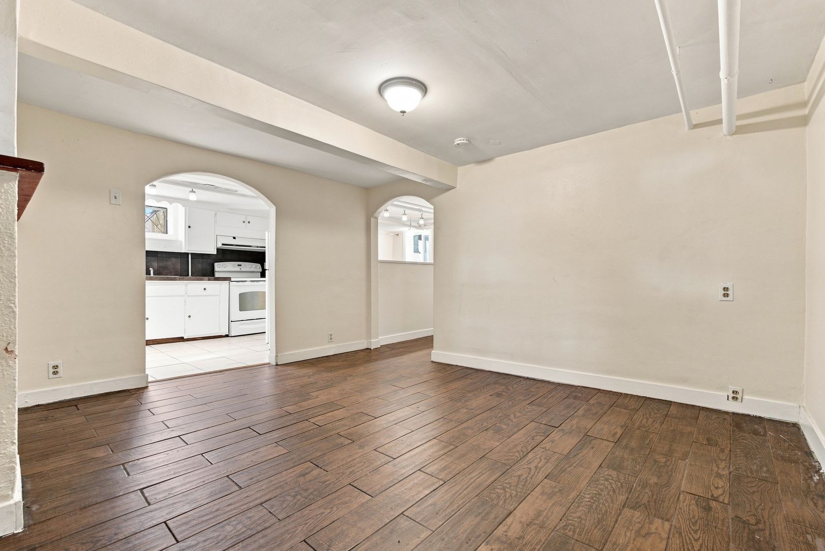 2 Bed / 1 Bath Garden-Level Apartment – Available NOW!! – photo 3