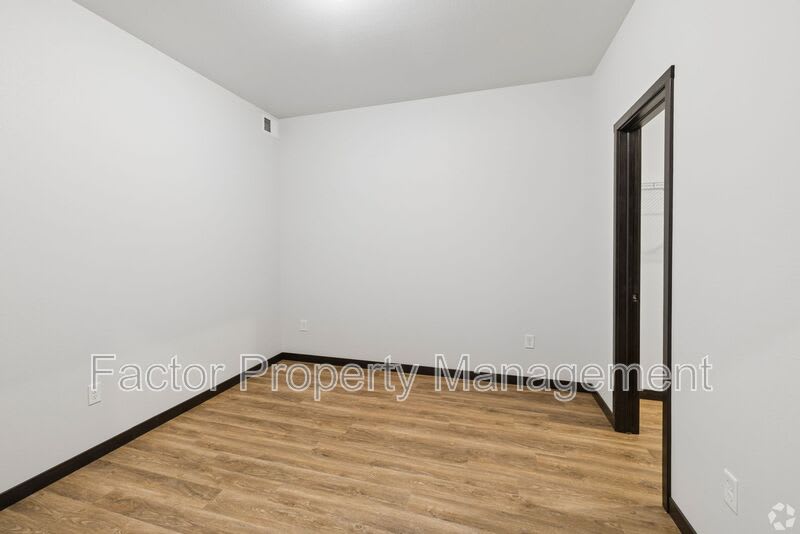 2090 Carlson Dr – photo 4