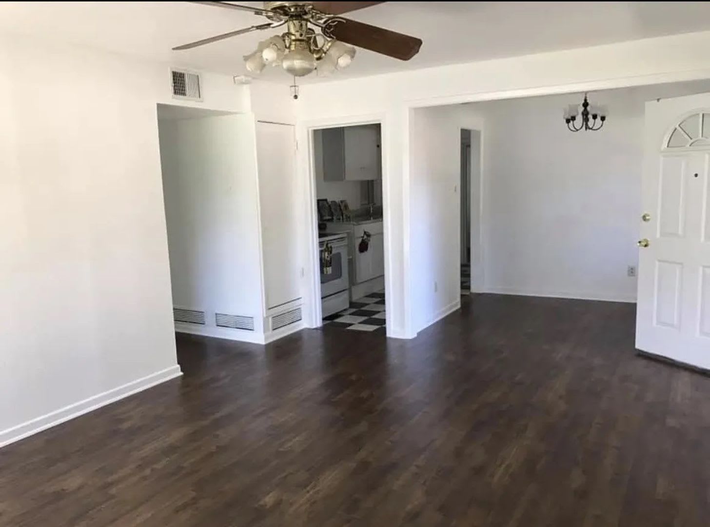 Room in 4 Bedroom Home in San Antonio – photo 3