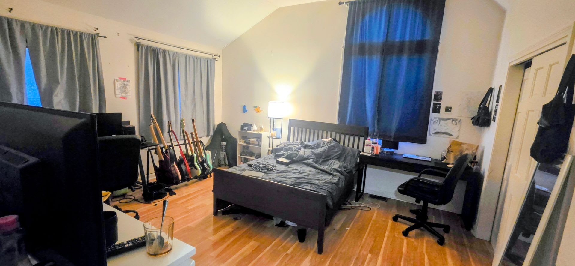 NO FEE! XL House w 2 Parking Inc, Laundry I/U -- New Hardwood Flooring, Pet Friendly, 2 Parking Spots Inc – photo 1