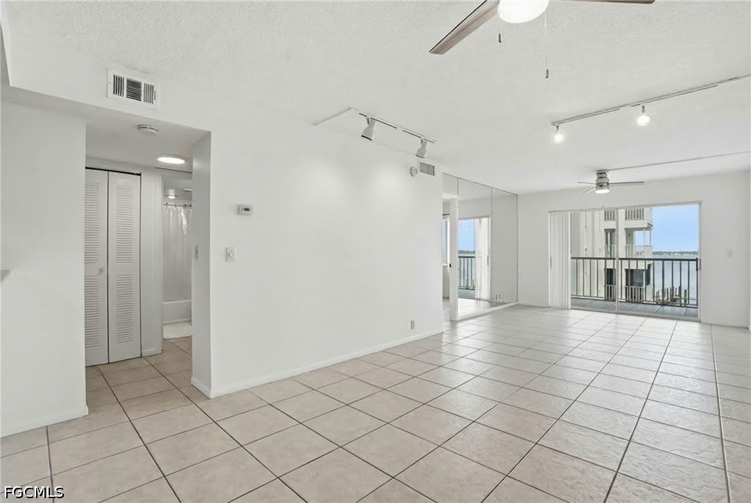 2885 Palm Beach Boulevard – photo 2