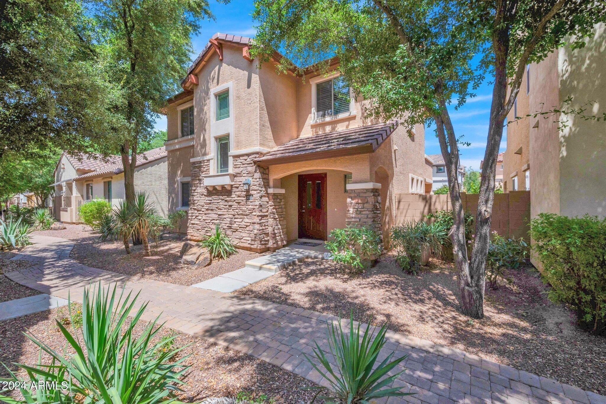 2532 E Vermont Drive – photo 2