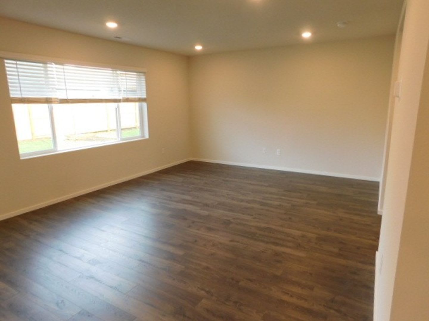 4Bd/2.5Ba Two Story Home – photo 4