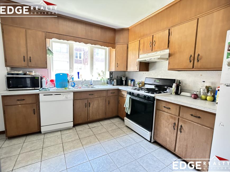 292 Foster St – photo 2