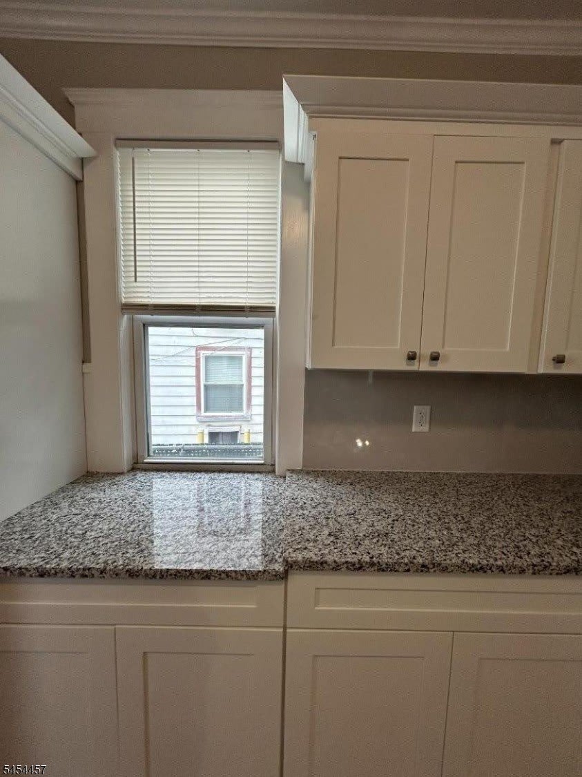 216 W Elizabeth Ave – photo 2