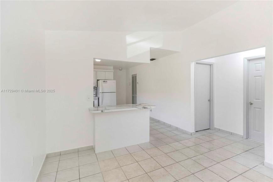 642 E 2nd Ave – photo 5