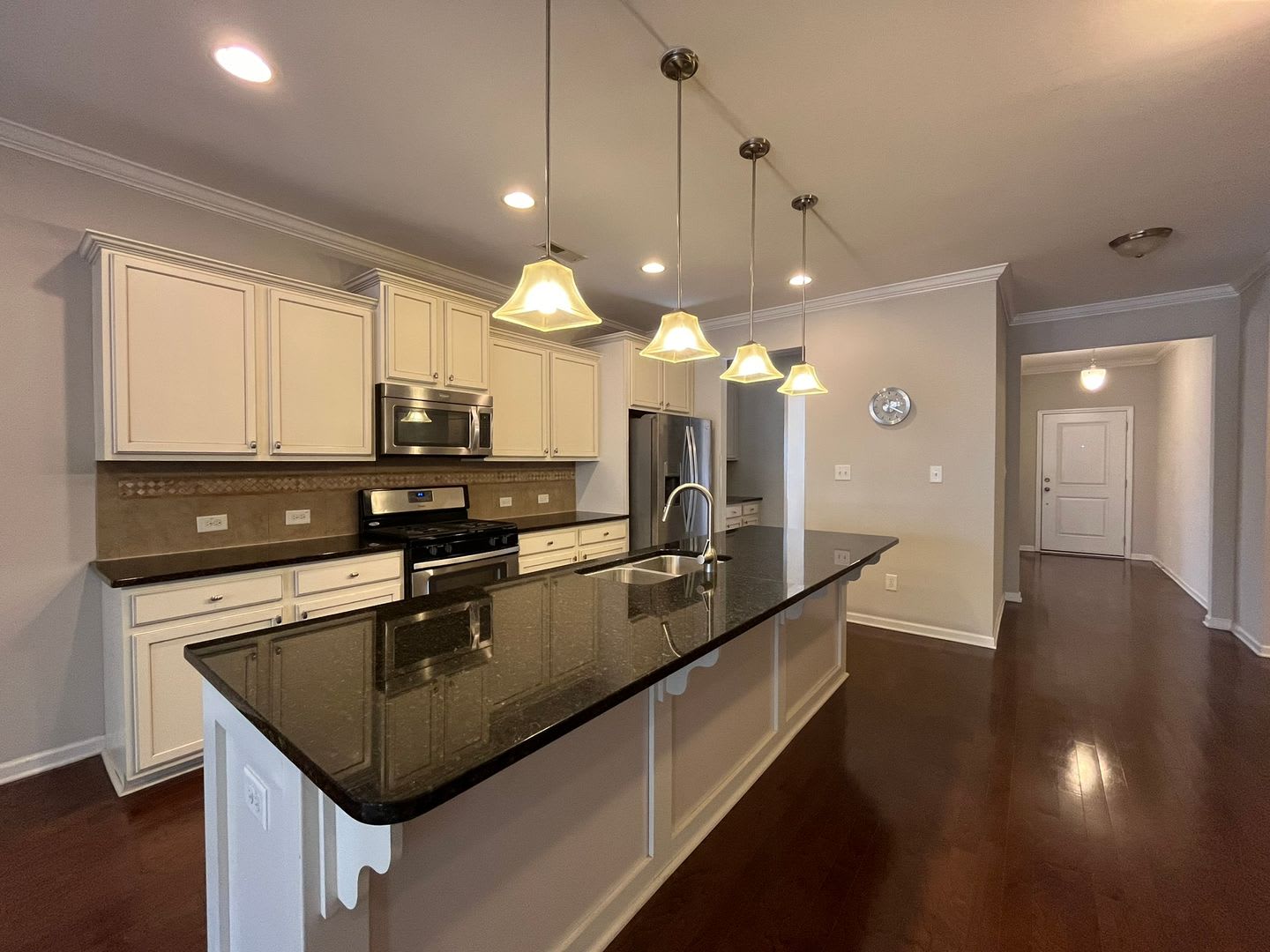 Spacious 3BD, 3.5Bath, 2700+ SF Townhome Minutes from RTP – photo 4