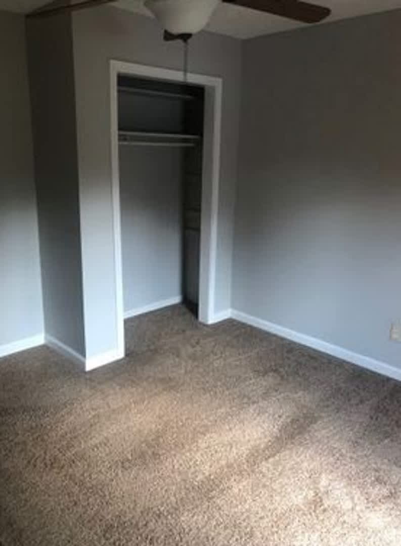 SPACIOUS 3 bed/2 bath with fenced yard and large deck! – photo 4