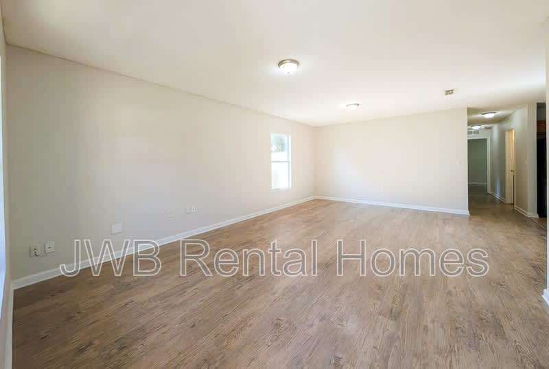 8410 Maple St – photo 4