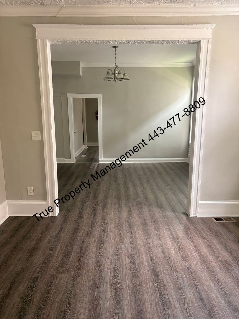 Spacious 5 Bedroom Home With Large Backyard In Unit Washer Dryer – photo 3