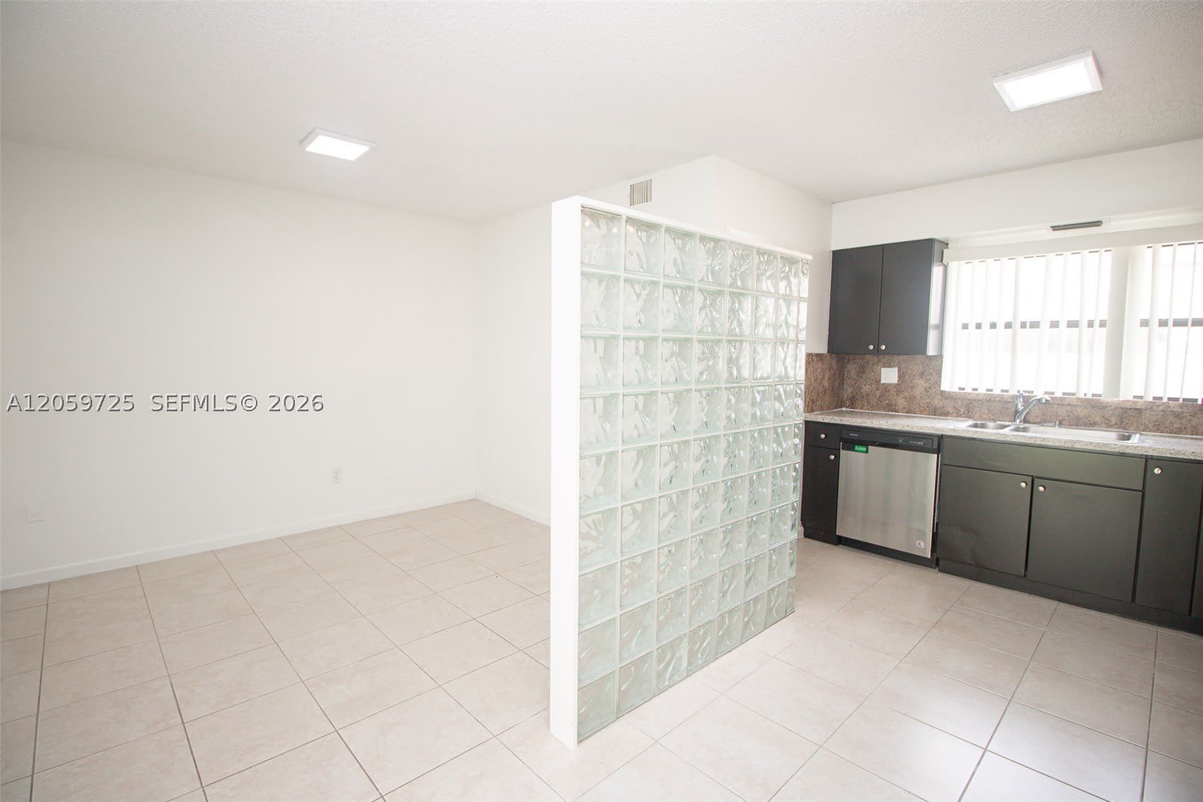 10085 NW 6th Ter – photo 5