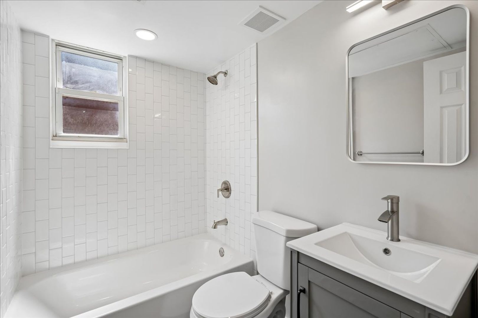 1410 YOUNG Street SE – photo 4