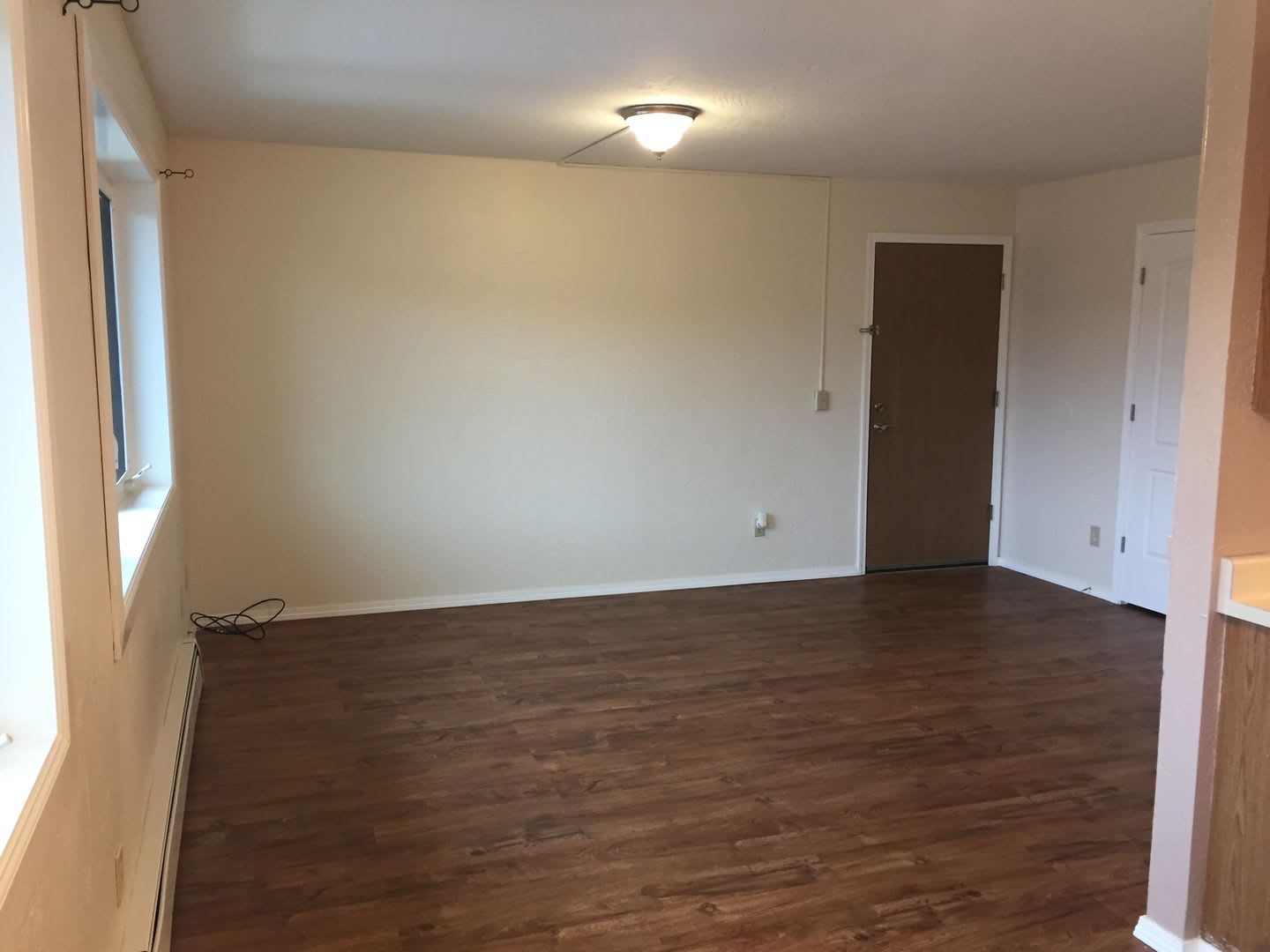 2 Bed/1Ba Apartment, tenant only pays electric – photo 5